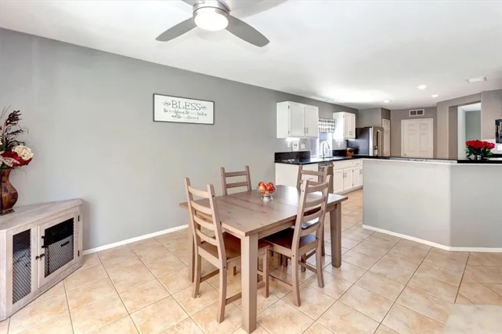 Kitchen Eating Area