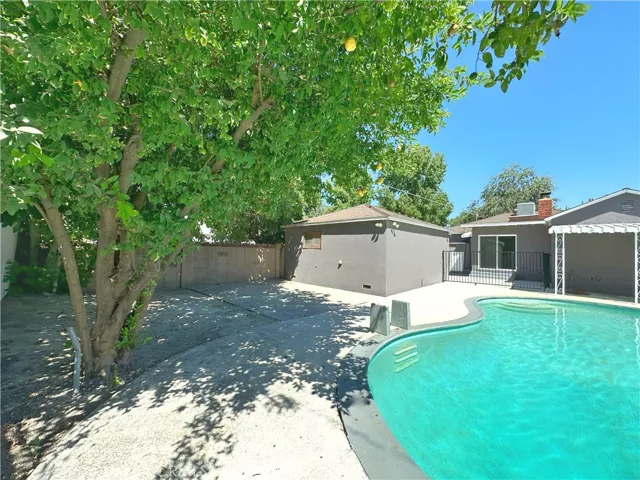 17516 Lemay Street, Lake Balboa, California 91406
