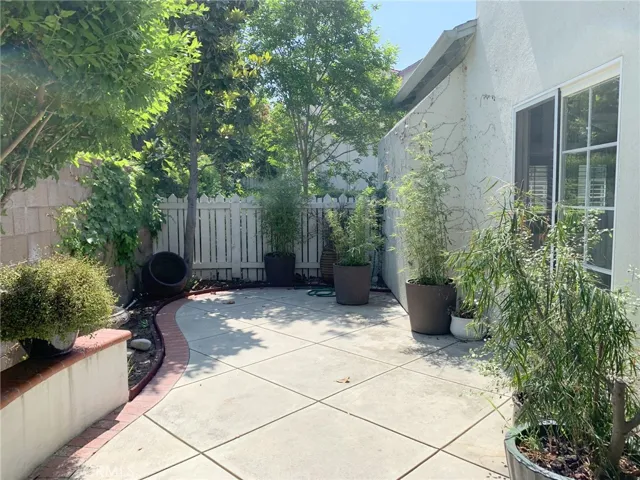 Private yard perfect for your barbeque and entertaining