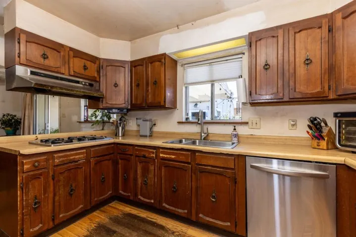 3448 Bay Road, Redwood City, California 94063