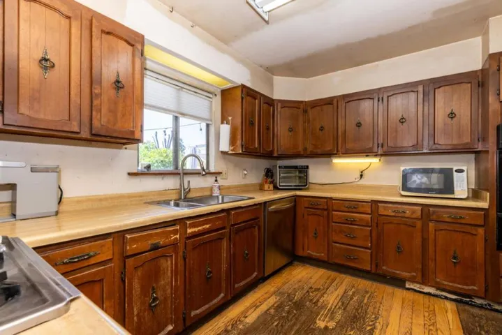 3448 Bay Road, Redwood City, California 94063