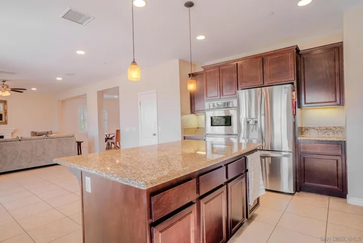 45951 Camino Rubi, Temecula, California 92592