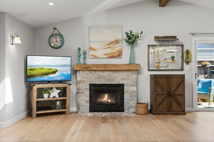 810 Seacliff Drive, Aptos, California 95003