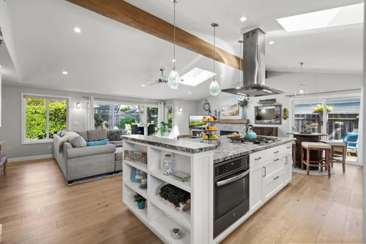 810 Seacliff Drive, Aptos, California 95003