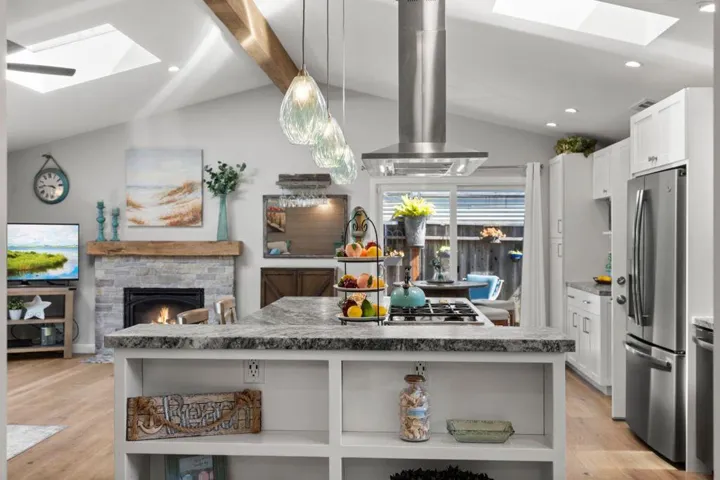 810 Seacliff Drive, Aptos, California 95003