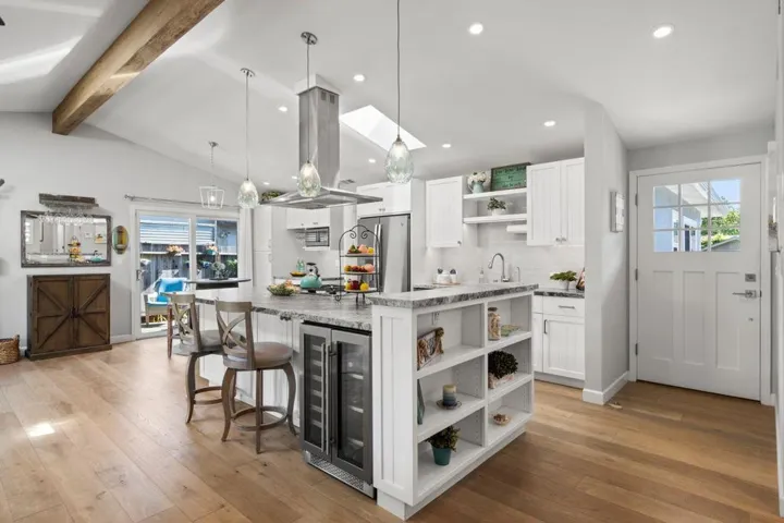 810 Seacliff Drive, Aptos, California 95003