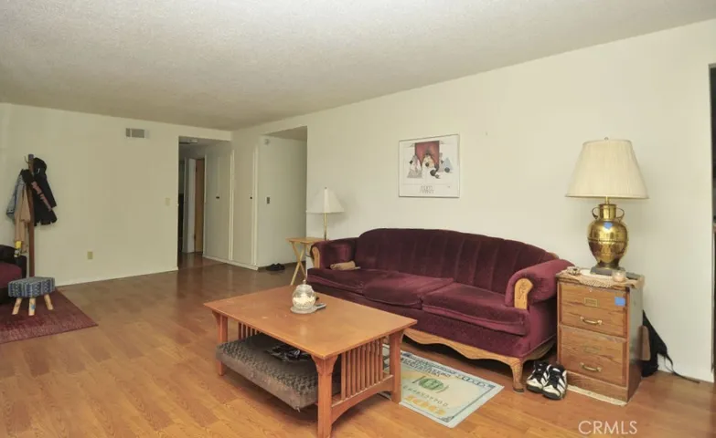 LIVING RM