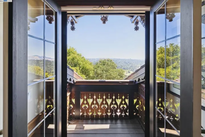 58 Camino Del Diablo, Orinda, California 94563