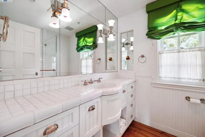 58 Camino Del Diablo, Orinda, California 94563