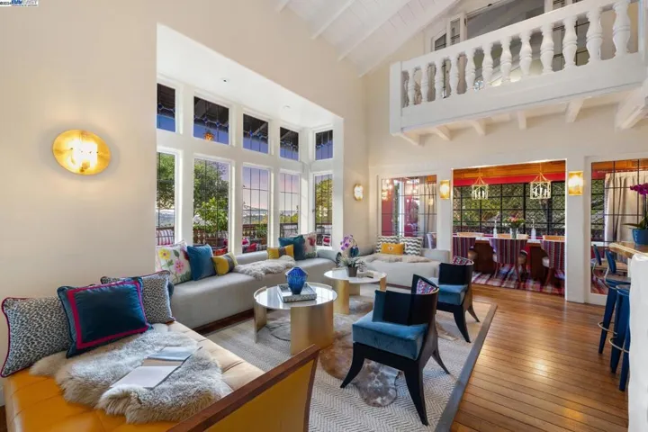 58 Camino Del Diablo, Orinda, California 94563