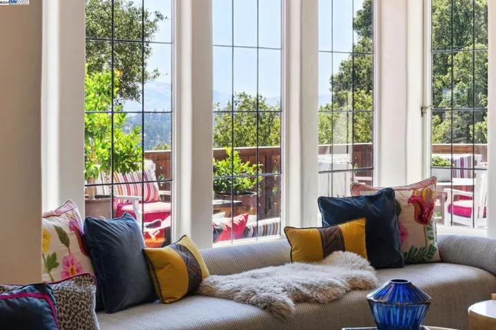 58 Camino Del Diablo, Orinda, California 94563