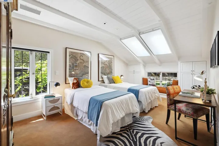 58 Camino Del Diablo, Orinda, California 94563