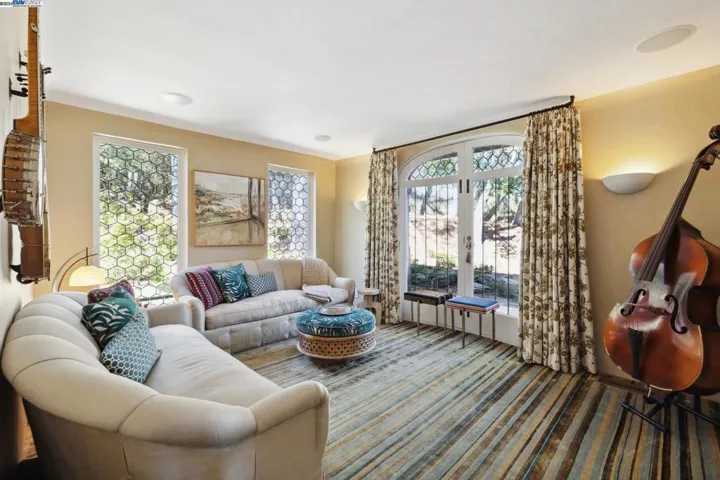 58 Camino Del Diablo, Orinda, California 94563