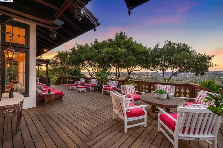 58 Camino Del Diablo, Orinda, California 94563