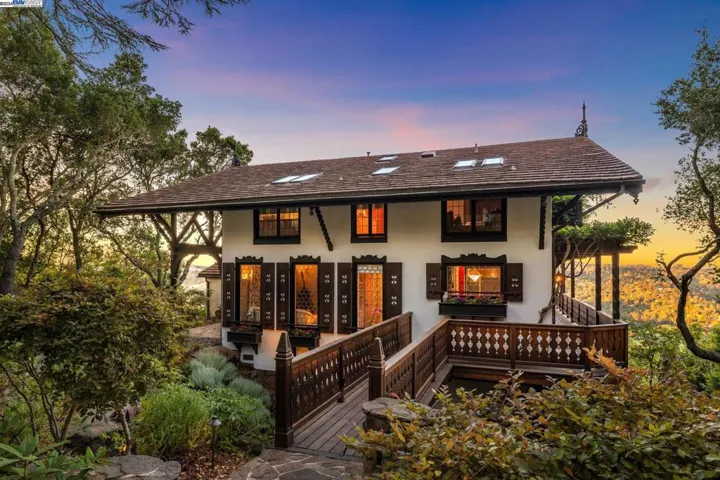 58 Camino Del Diablo, Orinda, California 94563