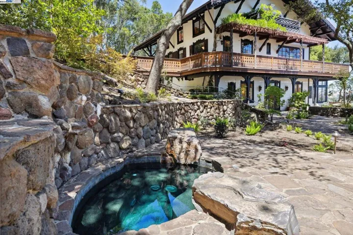58 Camino Del Diablo, Orinda, California 94563