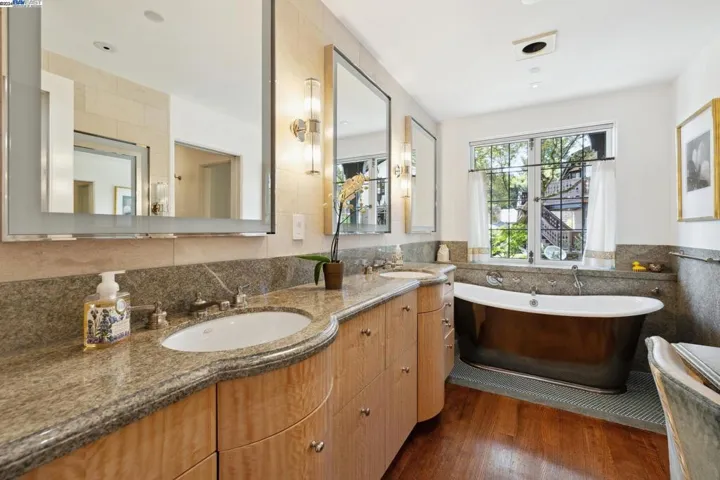 58 Camino Del Diablo, Orinda, California 94563