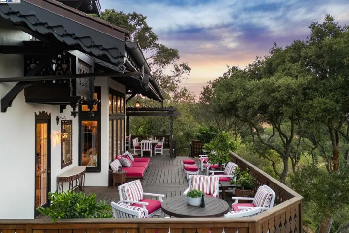 58 Camino Del Diablo, Orinda, California 94563