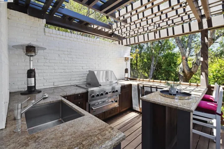 58 Camino Del Diablo, Orinda, California 94563