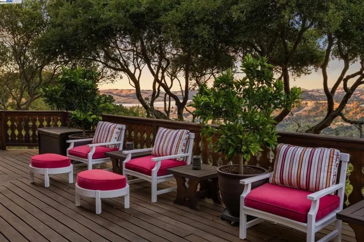 58 Camino Del Diablo, Orinda, California 94563