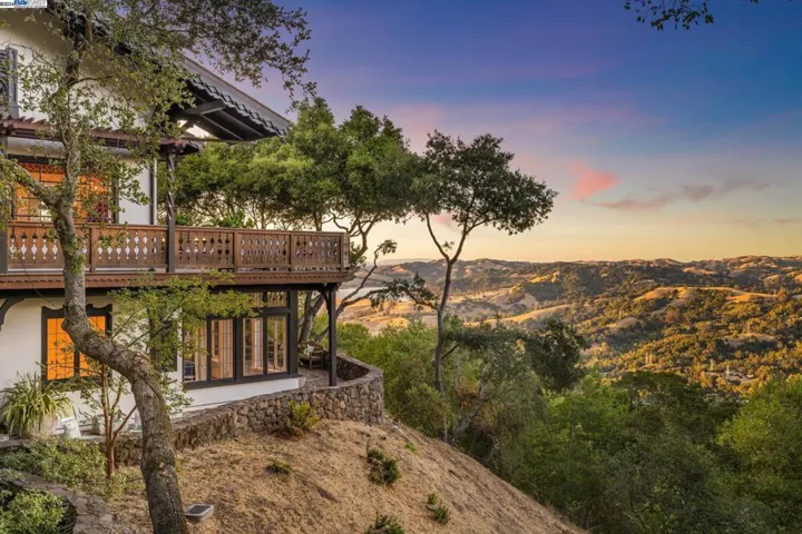 58 Camino Del Diablo, Orinda, California 94563