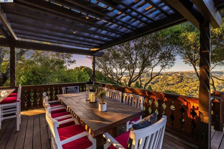 58 Camino Del Diablo, Orinda, California 94563