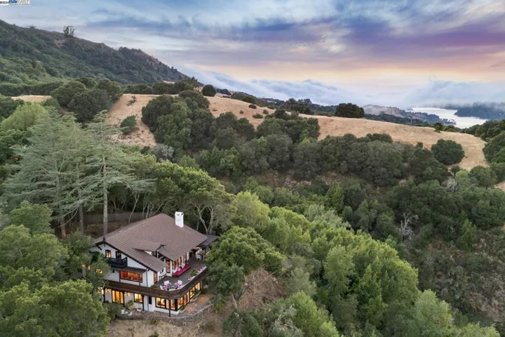 58 Camino Del Diablo, Orinda, California 94563