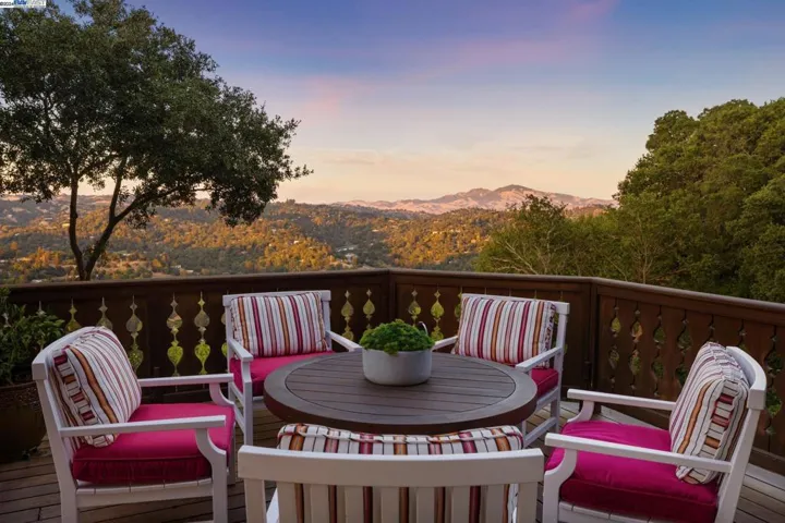 58 Camino Del Diablo, Orinda, California 94563