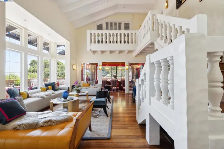 58 Camino Del Diablo, Orinda, California 94563