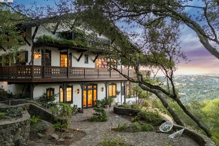 58 Camino Del Diablo, Orinda, California 94563