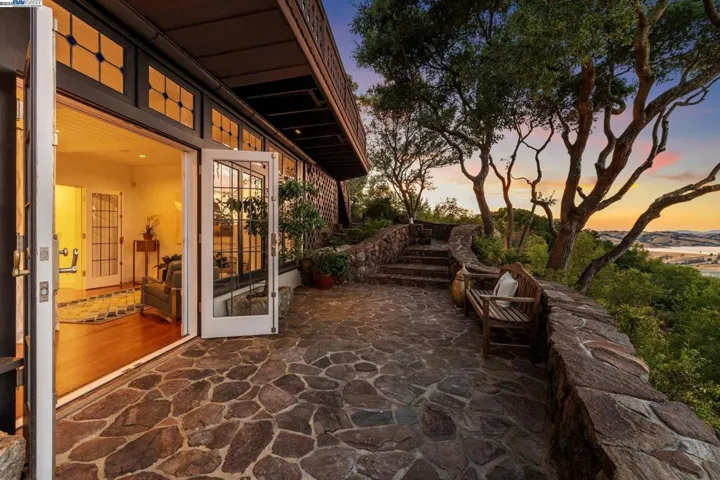58 Camino Del Diablo, Orinda, California 94563