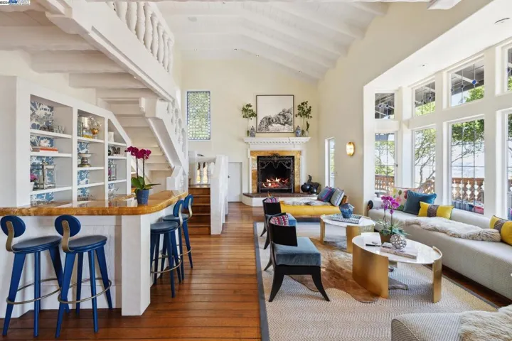 58 Camino Del Diablo, Orinda, California 94563