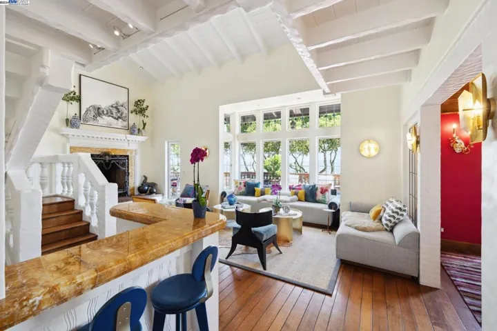 58 Camino Del Diablo, Orinda, California 94563