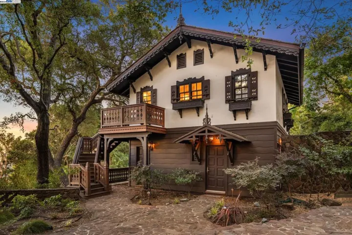 58 Camino Del Diablo, Orinda, California 94563
