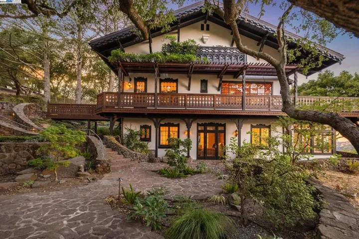 58 Camino Del Diablo, Orinda, California 94563