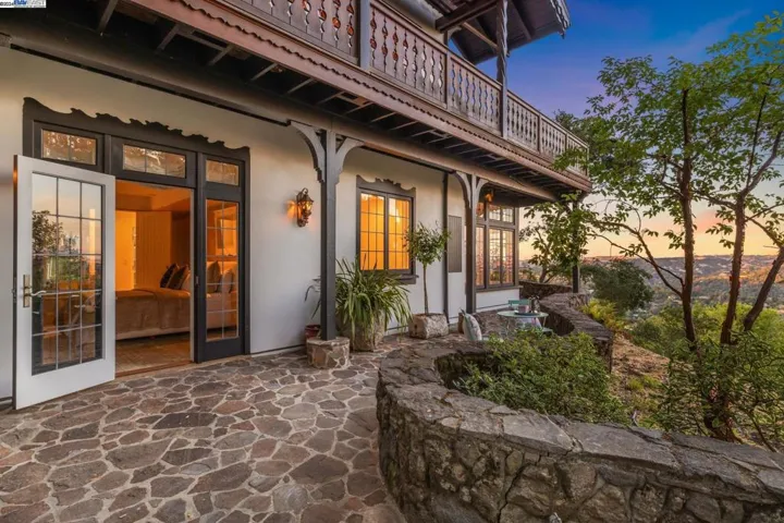 58 Camino Del Diablo, Orinda, California 94563