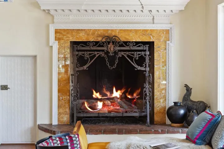 58 Camino Del Diablo, Orinda, California 94563