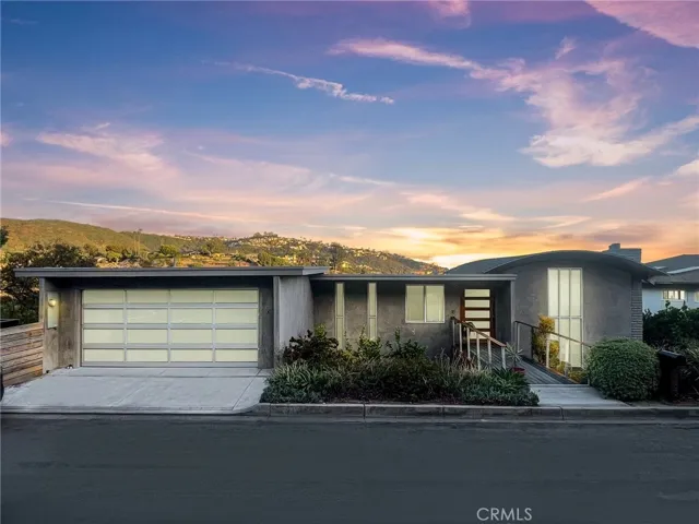 Ocean view modern home in Laguna Beach