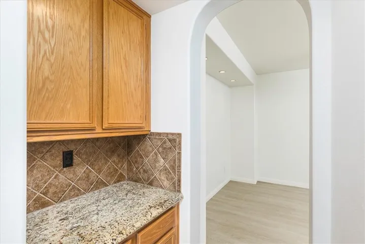 Butlers pantry to formal Dining room