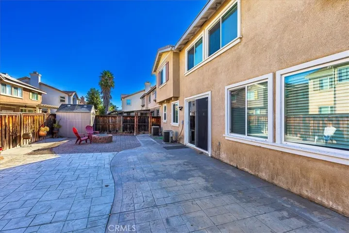 other long view of back yard