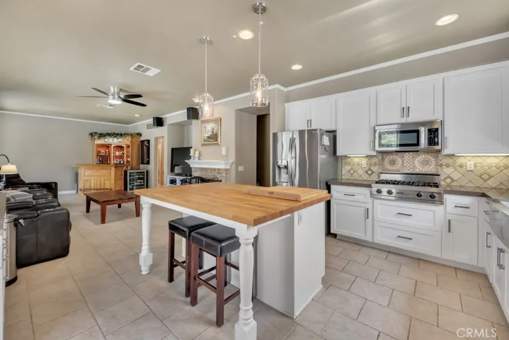 29143 Saint Tropez Place, Castaic, California 91384