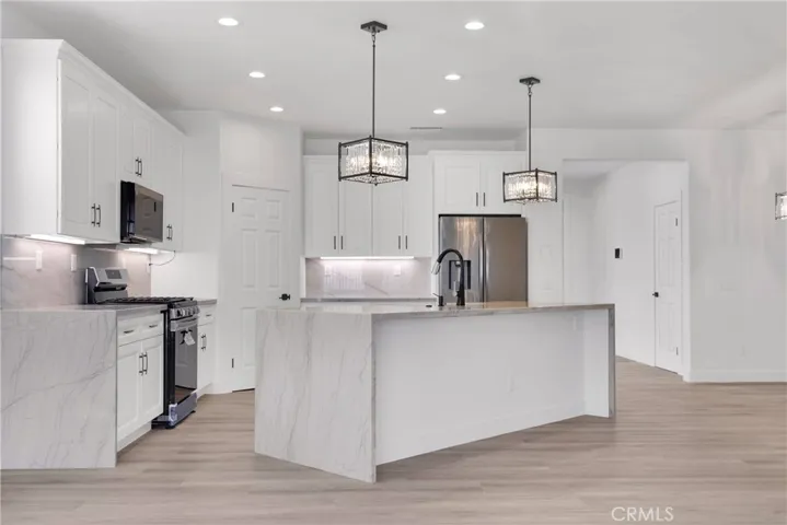 11702 Cloverlawn Court, Adelanto, California 92301