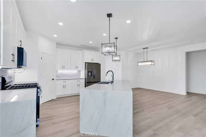 11702 Cloverlawn Court, Adelanto, California 92301