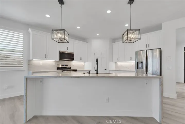 11702 Cloverlawn Court, Adelanto, California 92301
