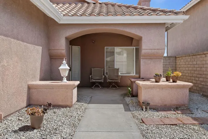 3-web-or-mls-03 - Front Walkway