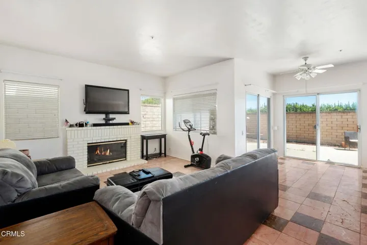 8-web-or-mls-08 - Family Room