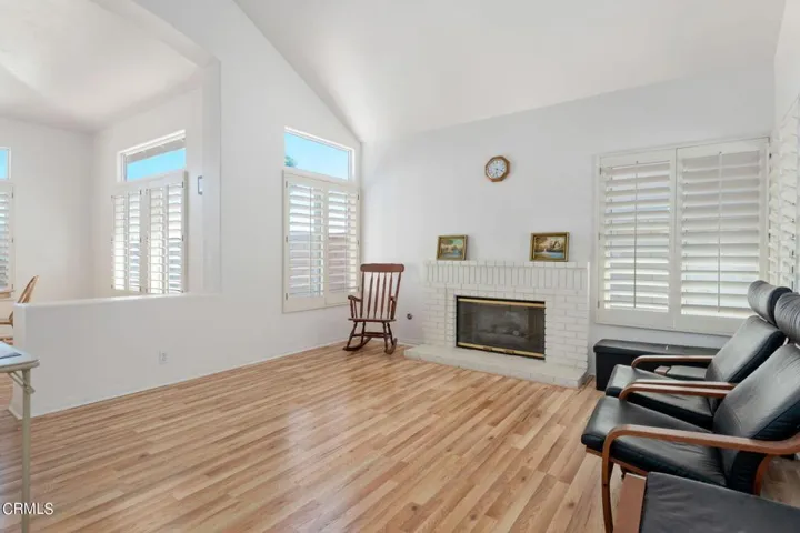 5-web-or-mls-05 - Living Room