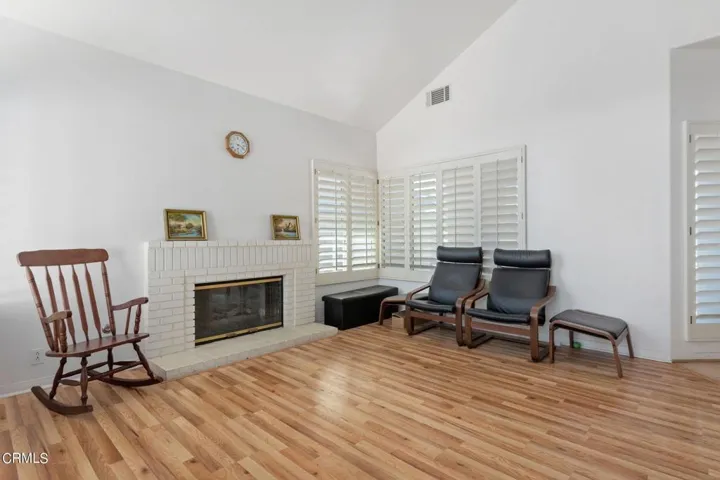 6-web-or-mls-06 - Living Room