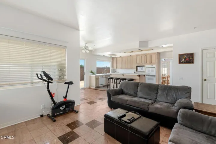 9-web-or-mls-09 - Family Room