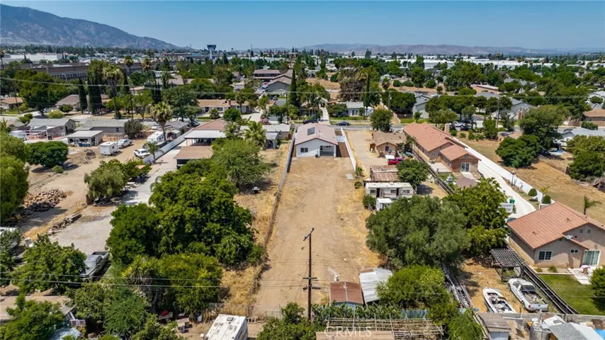 135 N Vicentia Avenue, Corona, California 92882